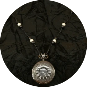 Perlenkette «Taschenuhr»
Perlenkette mit Taschenuhr