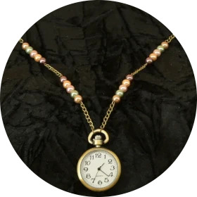 Perlenkette «Zeitfarben»
Perlenkette mit Taschenuhr